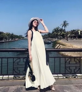 Tỏa Nắng Biển Xanh: Cẩm Nang Chọn Bộ Đồ Bầu Đi Biển Đẹp, Thoải Mái và An Toàn Năm 2025